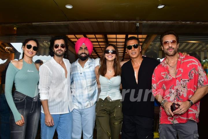 Fardeen Khan, Akshay Kumar, Aditya Seal, Vaani Kapoor, Pragya Jaiswal and Ammy Virk snapped promoting their film 'Khel Khel Mein'