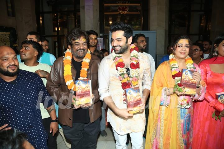 Charmy Kaur, Puri Jagannadh and Ram Pothineni snapped at Siddhivinayak Temple