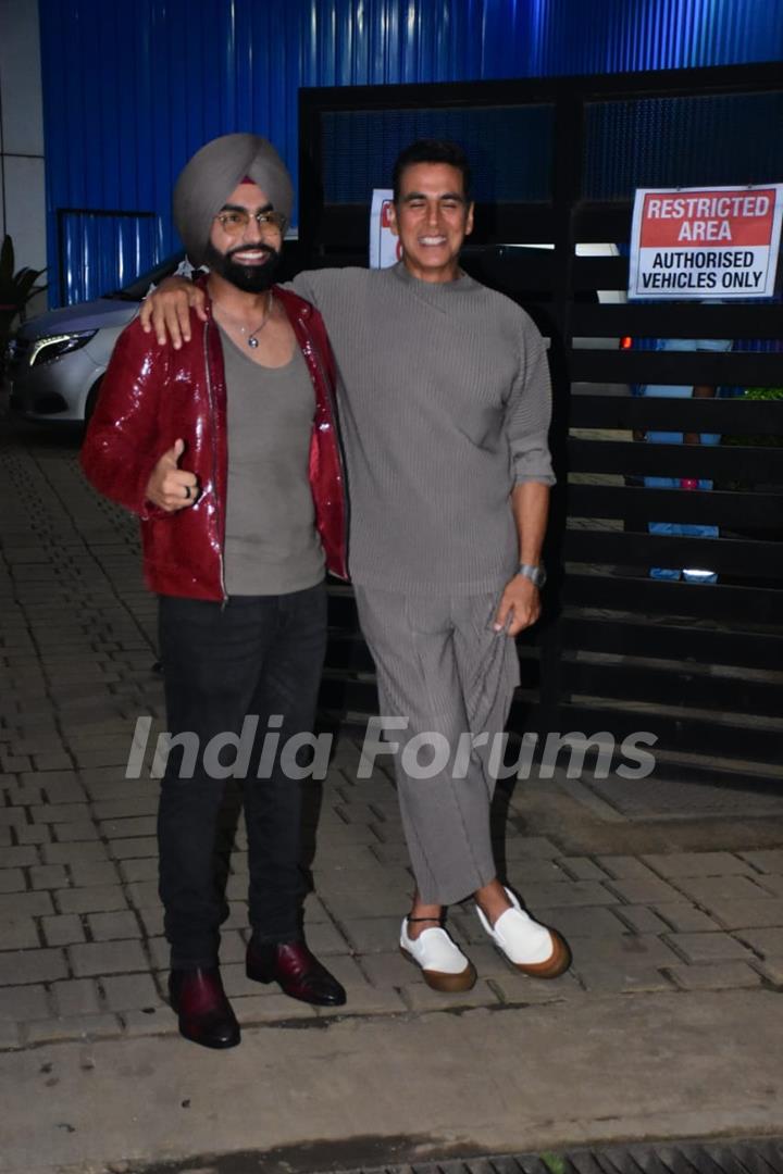 Akshay Kumar and Ammy Virk snapped at Kalina airport