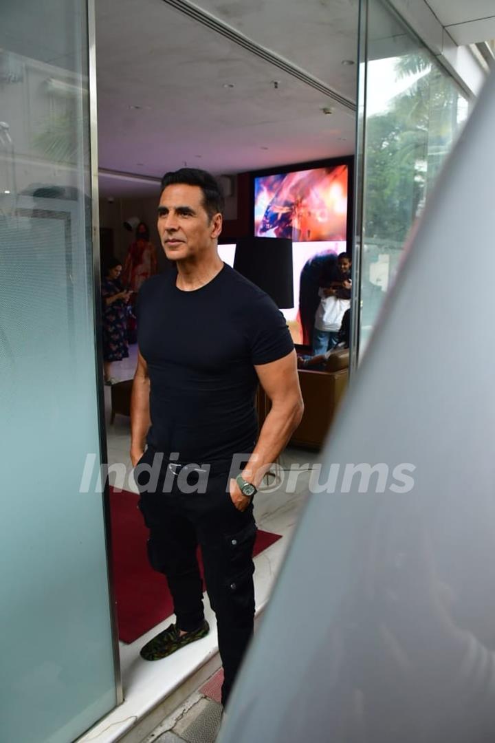 Akshay Kumar snapped promoting their upcoming film Khel Khel Mein