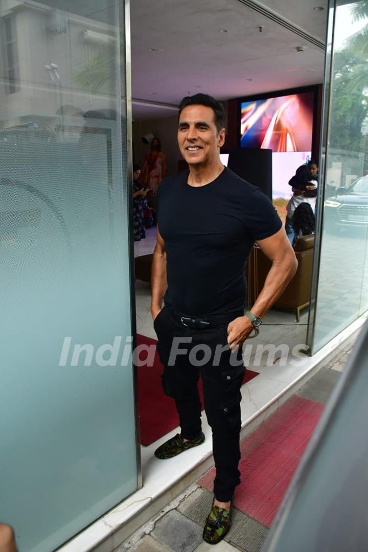 Akshay Kumar snapped promoting their upcoming film Khel Khel Mein