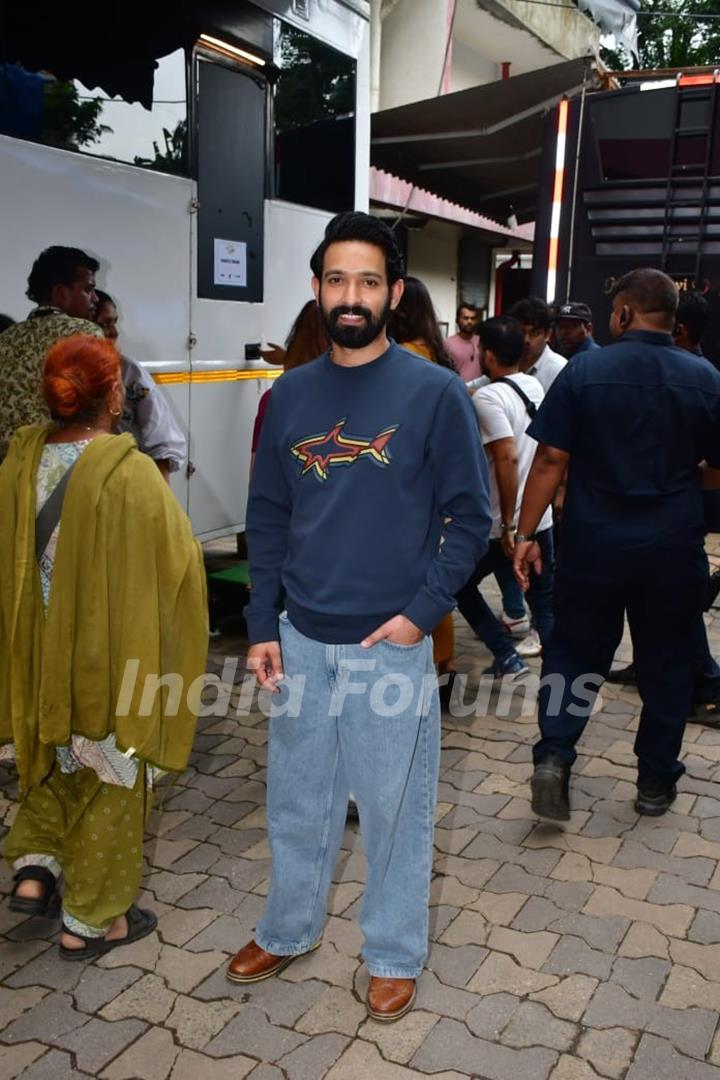 Vikrant Massey snapped promoting Phir Aayi Hasseen Dillruba at Apka Apna Zakir Show