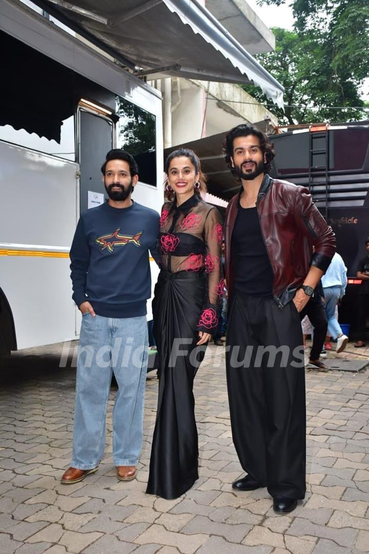 Vikrant Massey, Taapsee Pannu and Sunny Kaushal snapped promoting Phir Aayi Hasseen Dillruba at Apka Apna Zakir Show