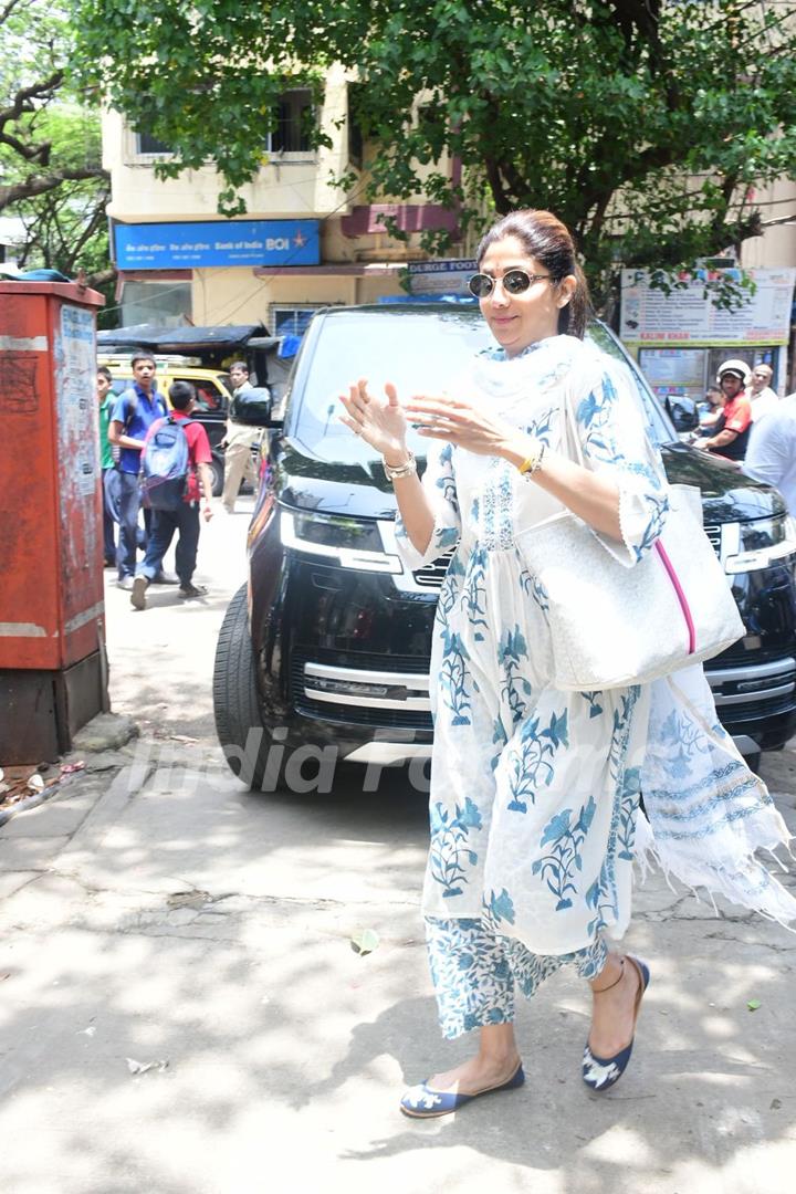 Shilpa Shetty snapped in Khar