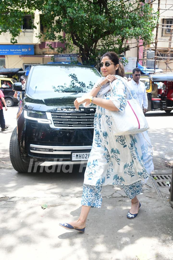 Shilpa Shetty snapped in Khar