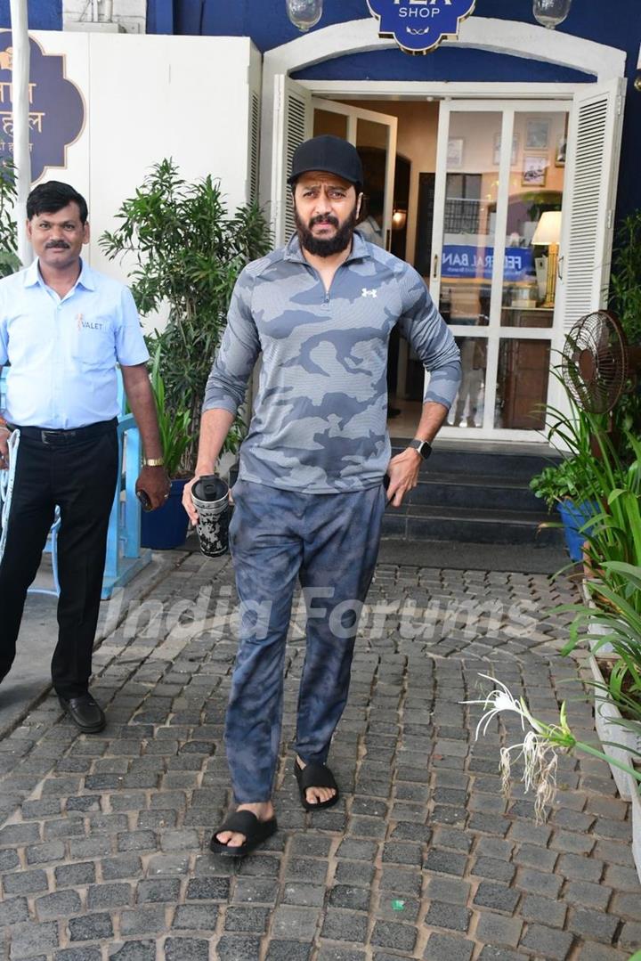 Riteish Deshmukh snapped in the city