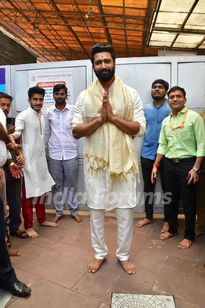 Vicky Kaushal seek blessing from Siddhivinayak Temple Before their movie promotion, 'Chhaava'