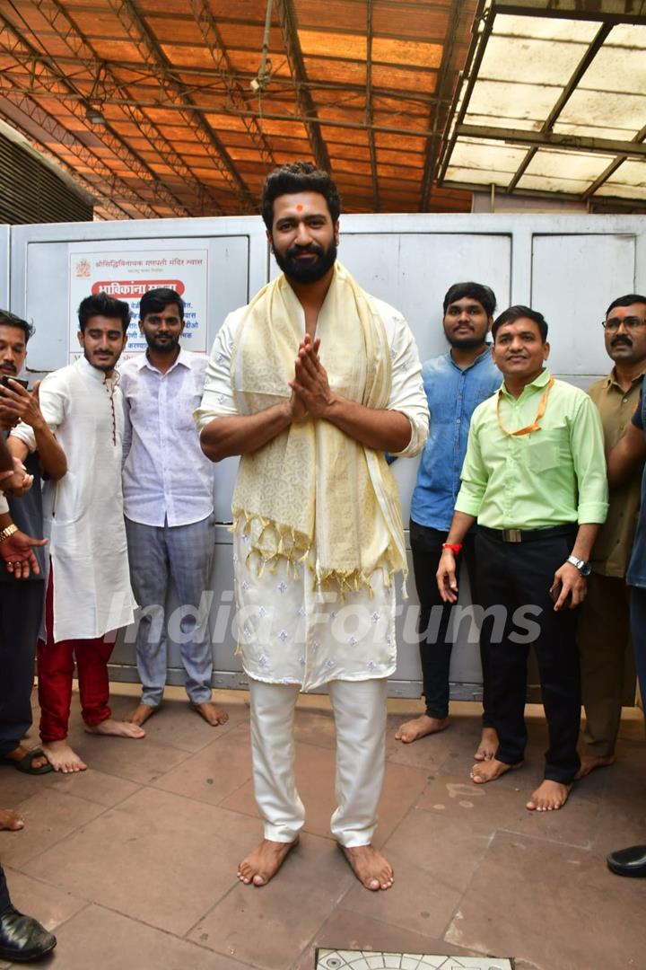 Vicky Kaushal seek blessing from Siddhivinayak Temple Before their movie promotion, 'Chhaava'