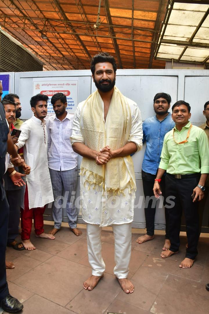 Vicky Kaushal seek blessing from Siddhivinayak Temple Before their movie promotion, 'Chhaava'