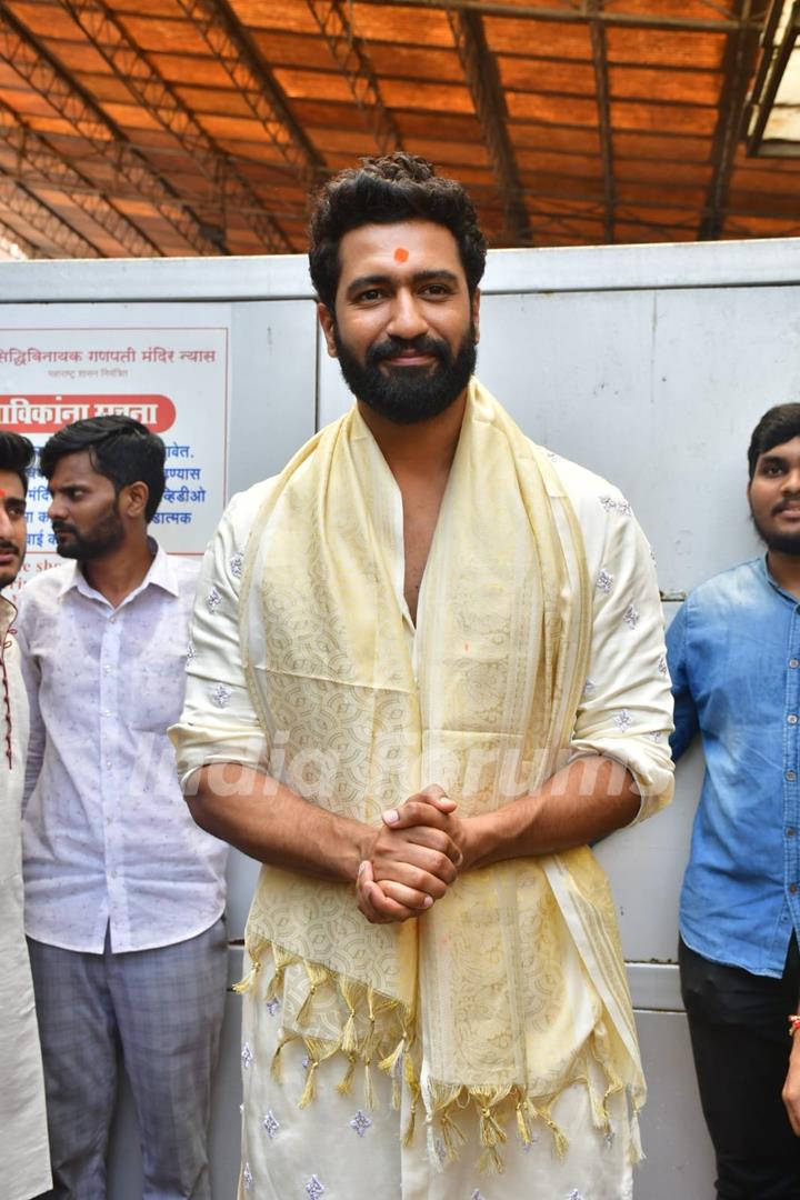 Vicky Kaushal seek blessing from Siddhivinayak Temple Before their movie promotion, 'Chhaava'