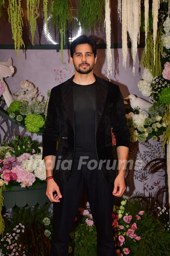 Sidharth Malhotra grace Eka Lakhani and Ravi Bhagchandka's engagement party