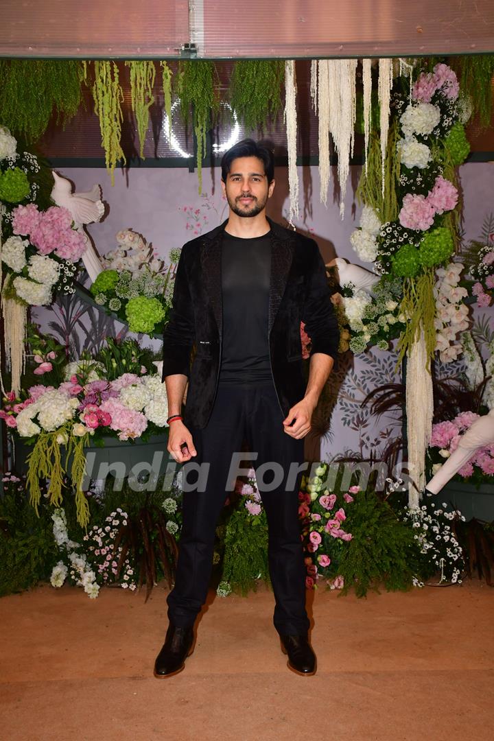 Sidharth Malhotra grace Eka Lakhani and Ravi Bhagchandka's engagement party