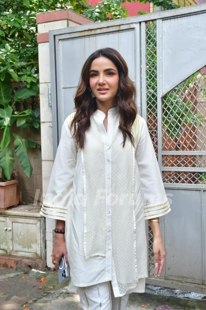 Jasmin Bhasin  snapped in the city