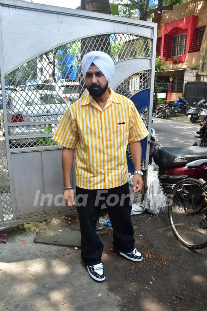 Gippy Grewal  snapped in the city