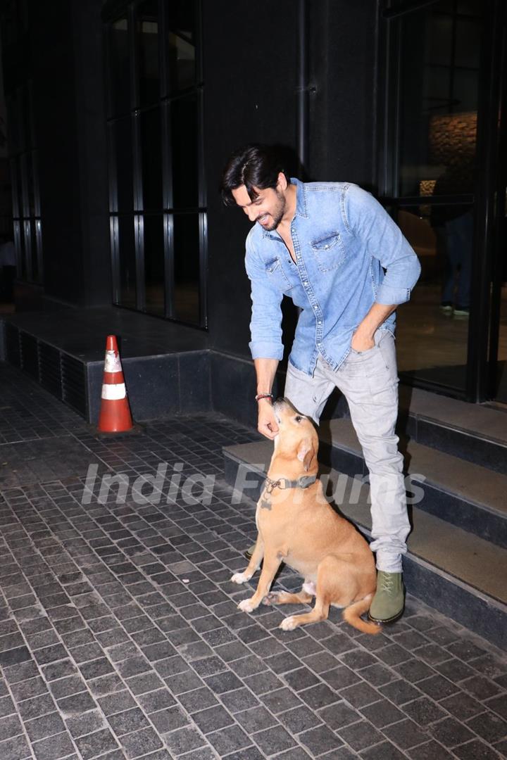 Sidharth Malhotra snapped at the special screening of 'Chashma'