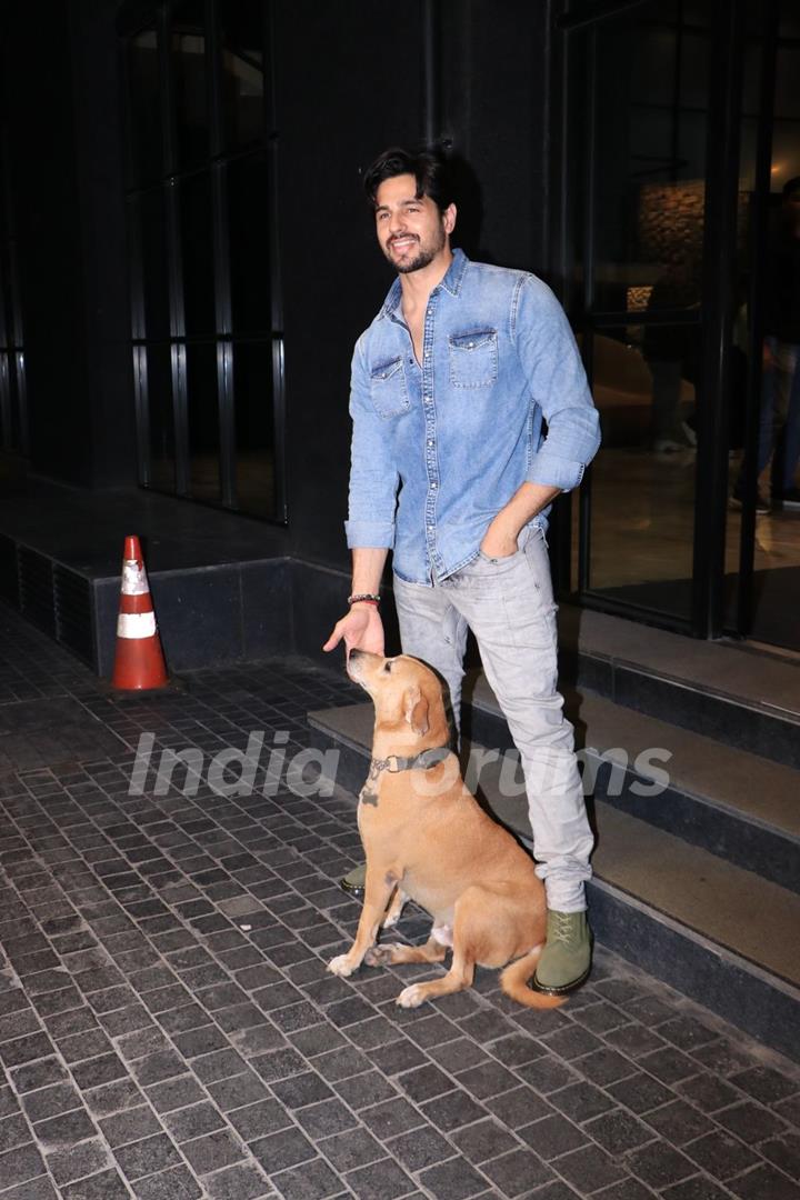 Sidharth Malhotra snapped at the special screening of 'Chashma'