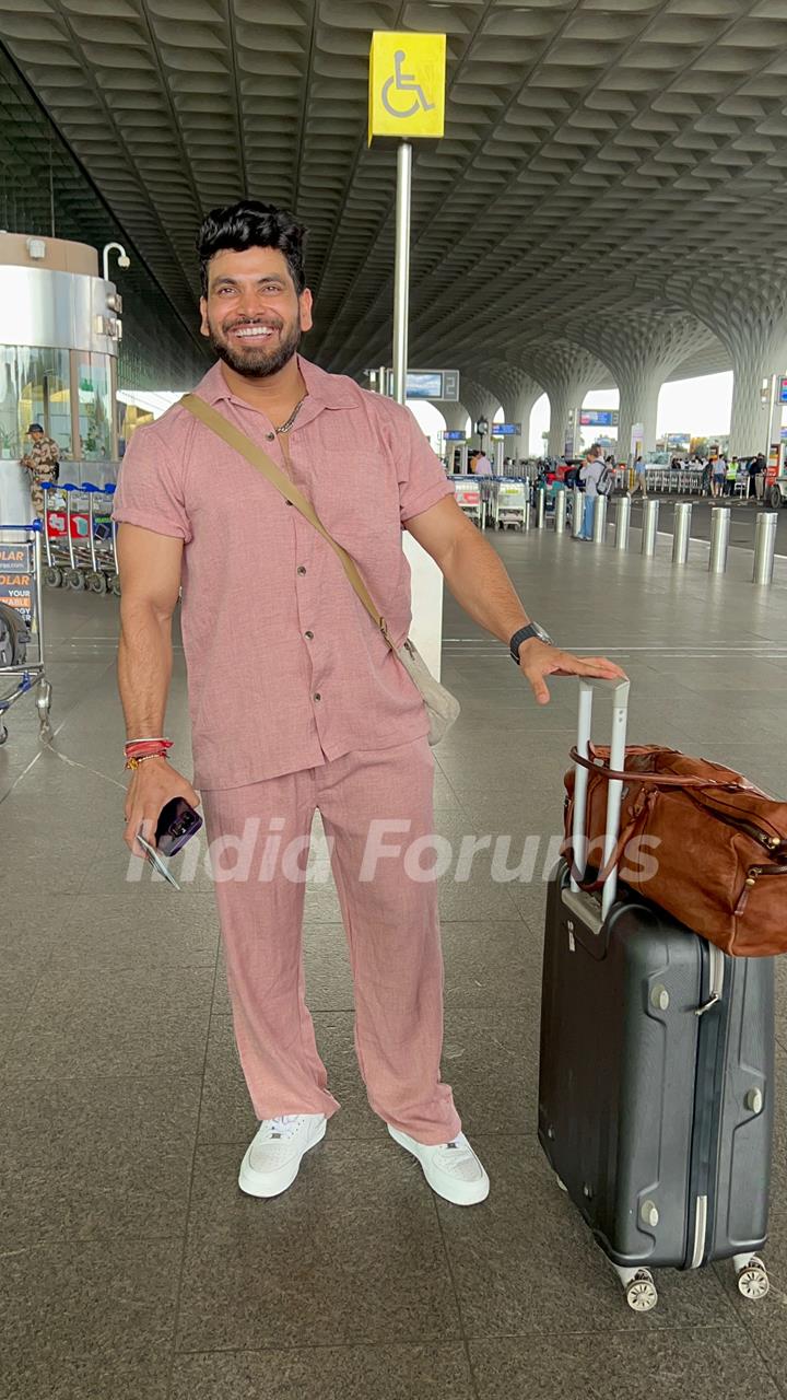 Shiv Thakare snapped at the airport