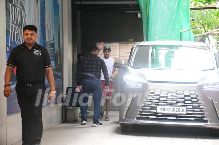 Ranbir Kapoor snapped in the city