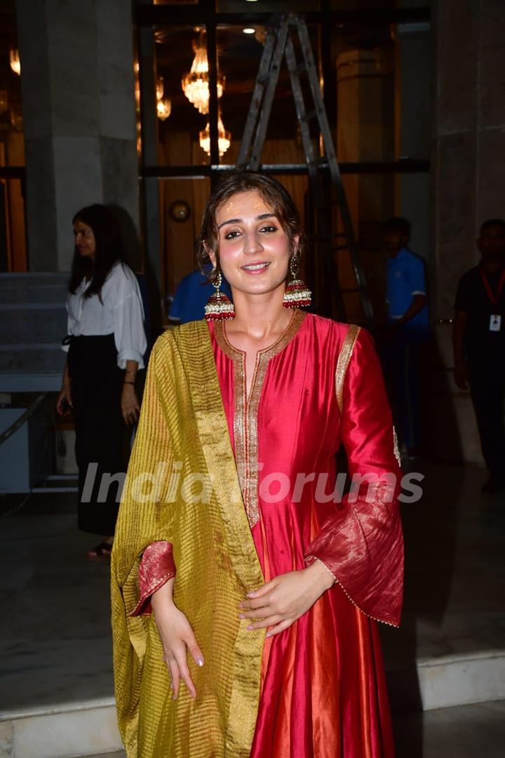 Dhvani Bhanushali visit ISKCON Temple, Juhu 