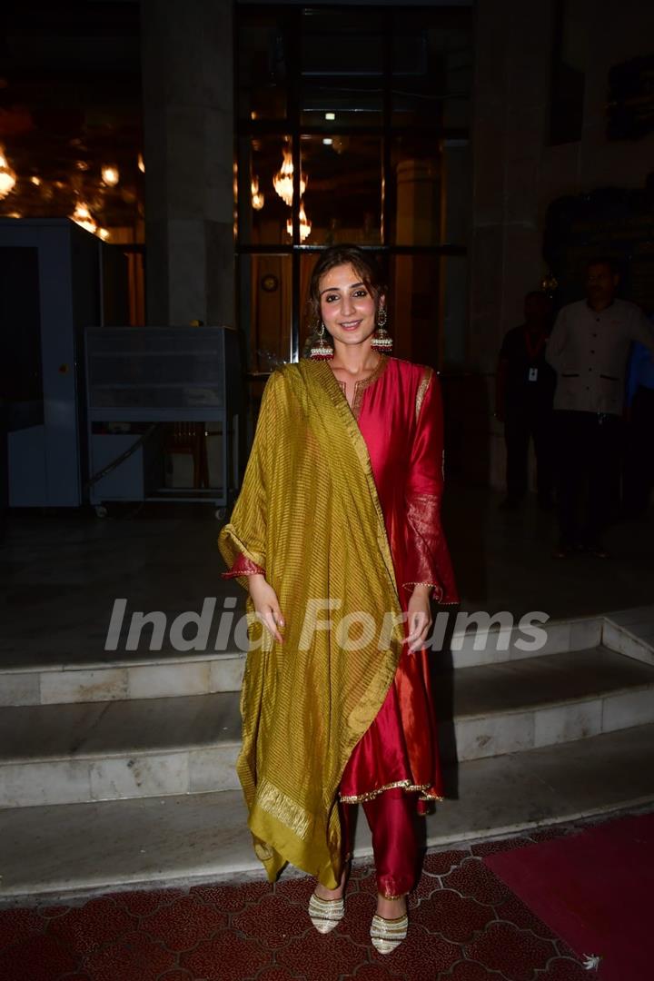 Dhvani Bhanushali visit ISKCON Temple, Juhu 