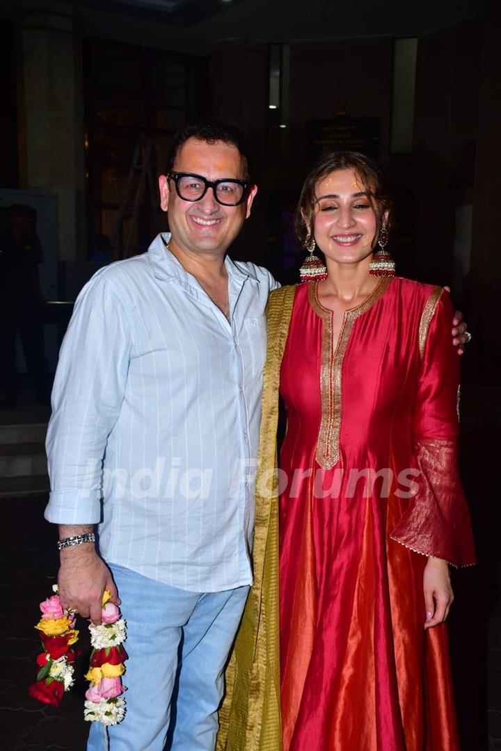 Dhvani Bhanushali and Vinod Bhanushali  visit ISKCON Temple, Juhu 