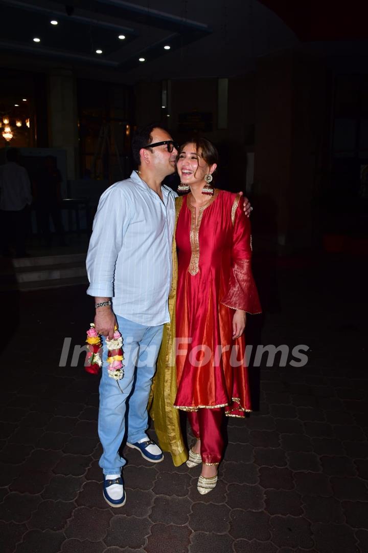 Dhvani Bhanushali and Vinod Bhanushali  visit ISKCON Temple, Juhu 