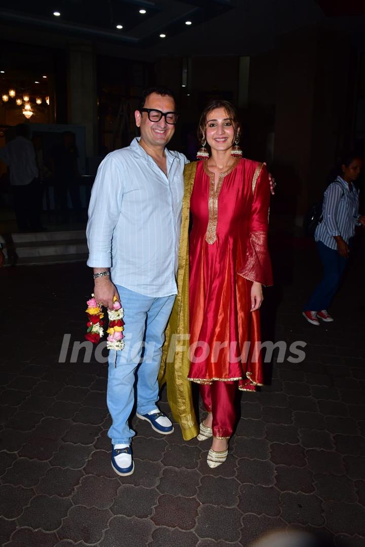 Dhvani Bhanushali and Vinod Bhanushali  visit ISKCON Temple, Juhu 