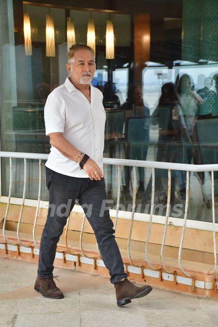 Dalip Tahil attends prayer meet of late photographer Pradeep Bandekar