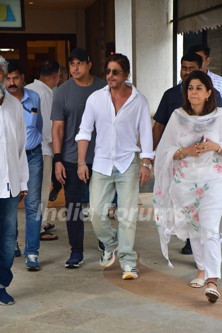 Shah Rukh Khan attends prayer meet of late photographer Pradeep Bandekar