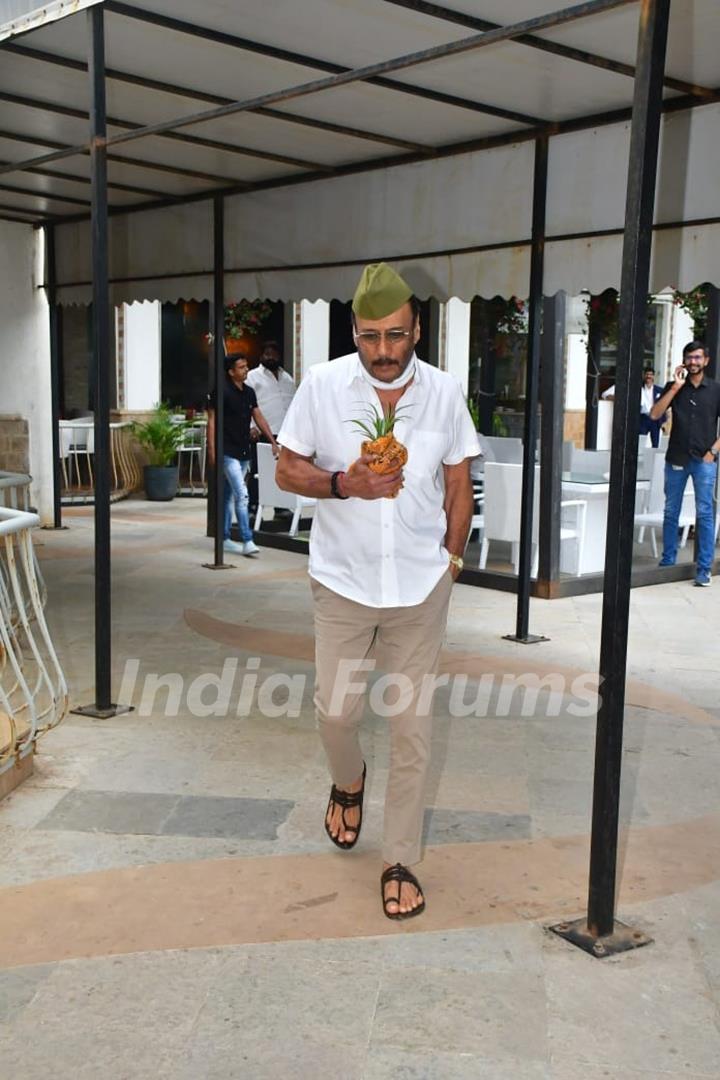 Jackie Shroff attends prayer meet of late photographer Pradeep Bandekar