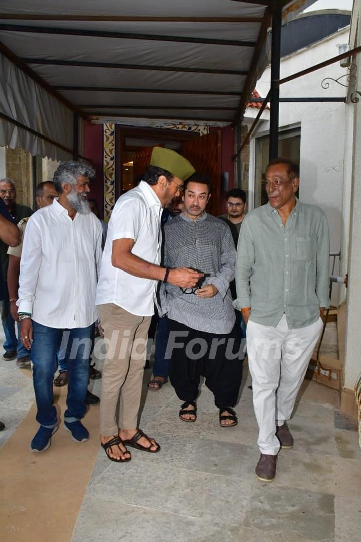 Aamir Khan and Jackie Shroff attends prayer meet of late photographer Pradeep Bandekar