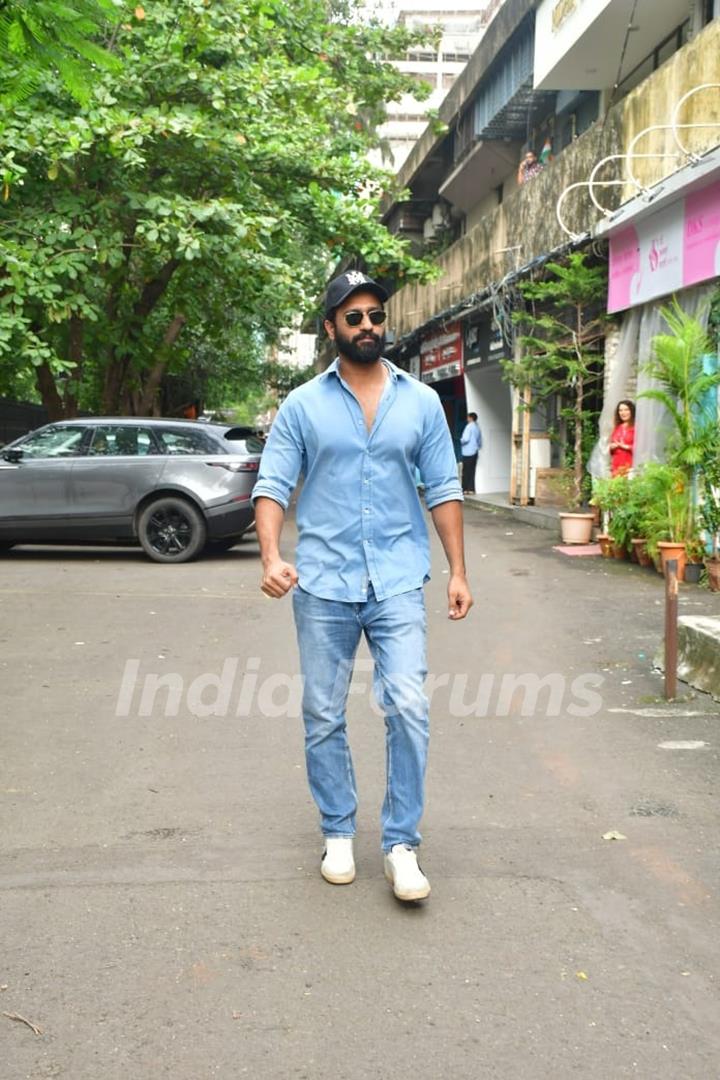 Vicky Kaushal  snapped in andheri 