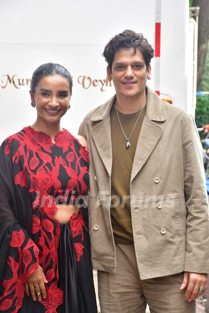 Vijay Varma and Patralekhaa snapped promoting their upcoming movie IC 814 on sets of Aapkaa Apna Zakir