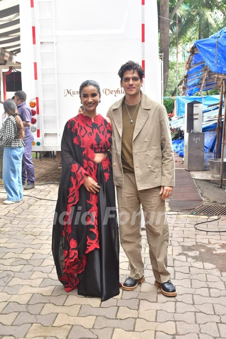 Vijay Varma and Patralekhaa snapped promoting their upcoming movie IC 814 on sets of Aapkaa Apna Zakir