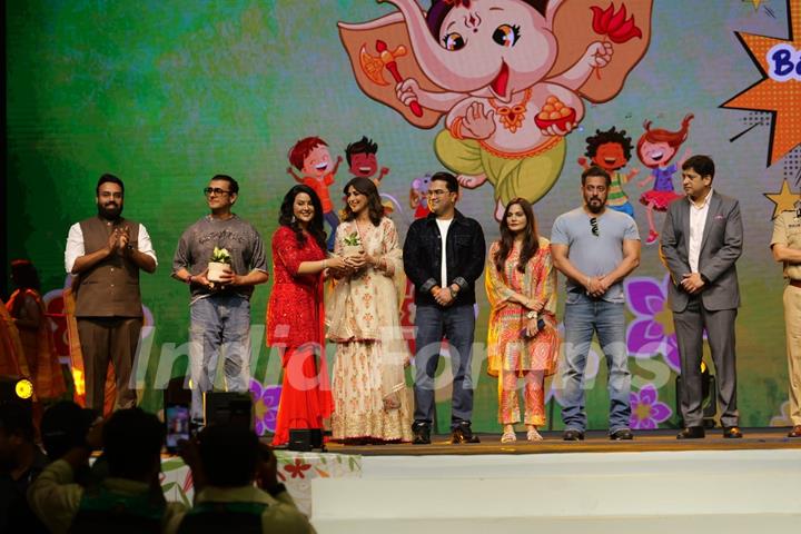 Salman Khan and Sonali Bendre attends eco-friendly Ganesha Event