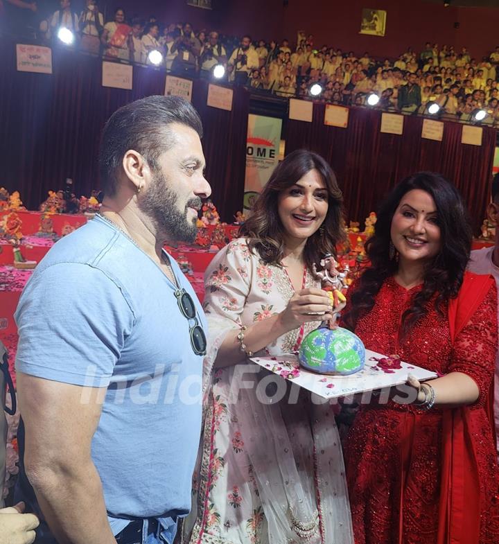 Salman Khan attends eco-friendly Ganesha Event