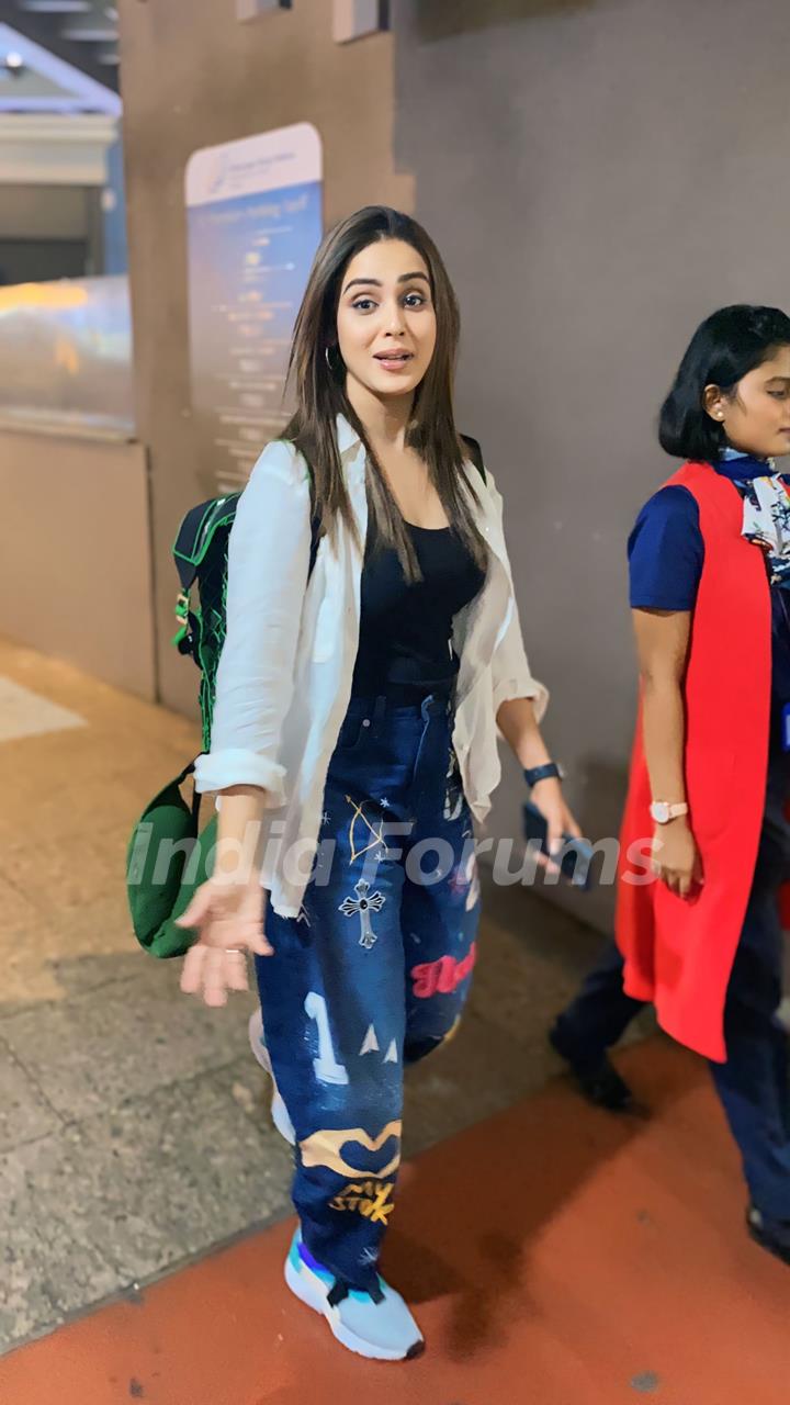 Genelia Deshmukh snapped at the airport