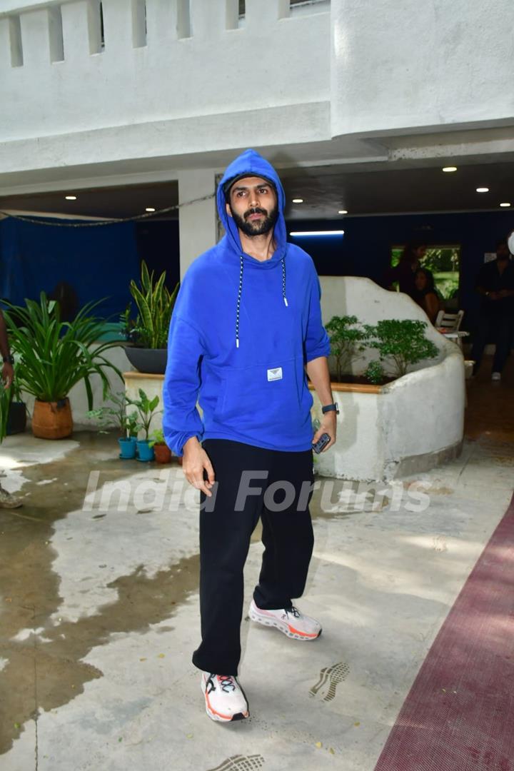 Kartik Aaryan snapped in the city