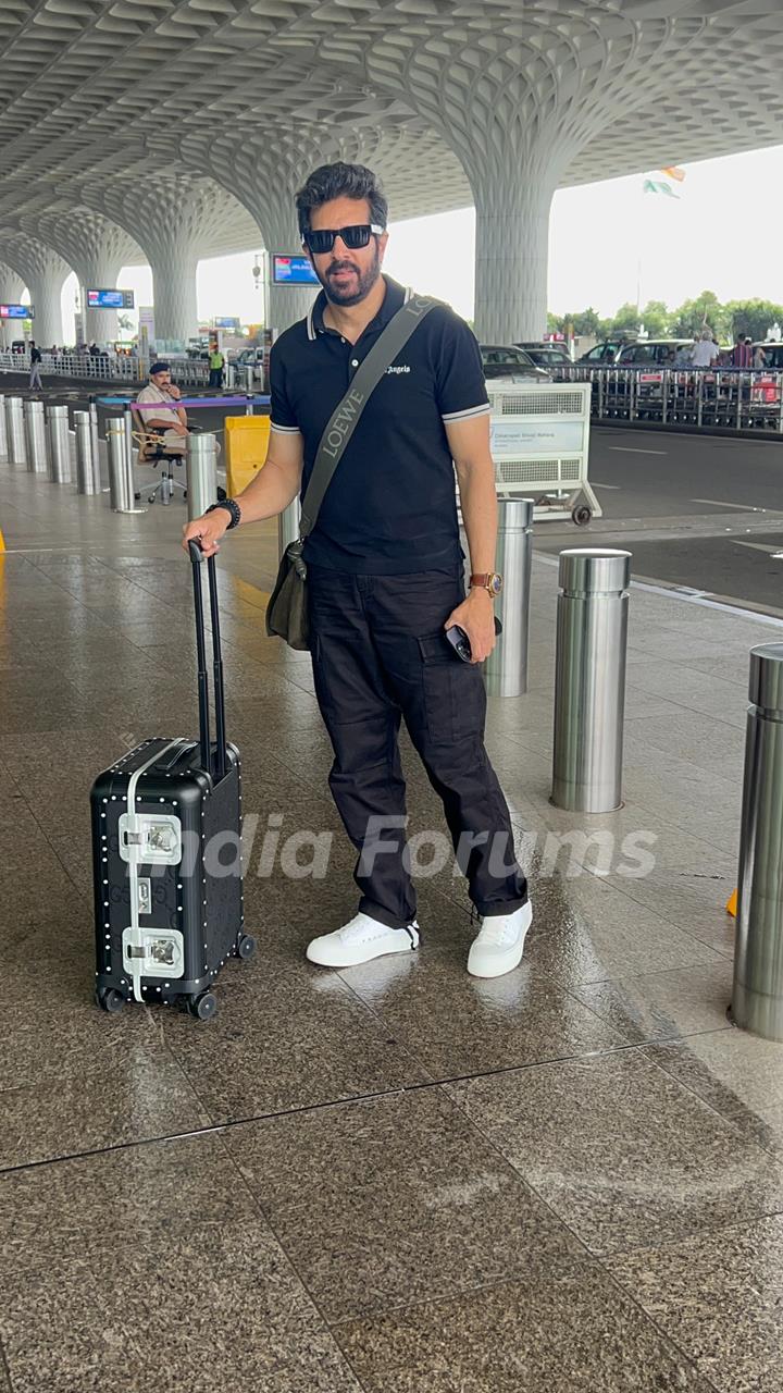 Kabir Khan snapped at the airport