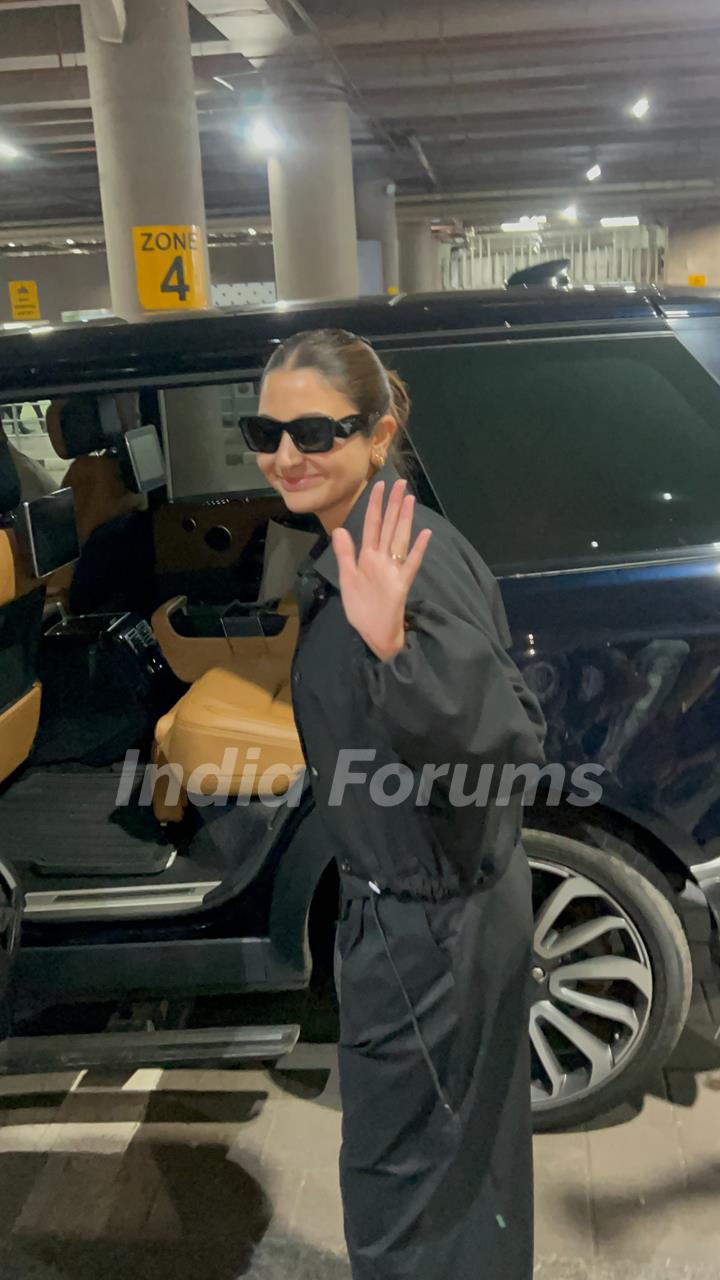 Anushka Sharma snapped at the airport