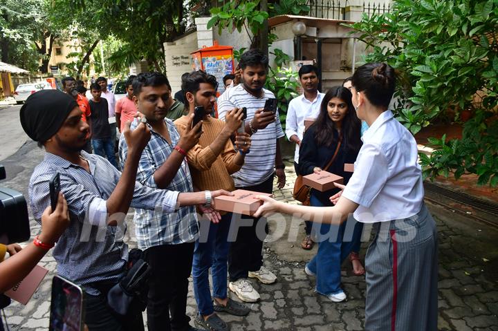 Sanjana Sanghi celebrates her birthday with paps