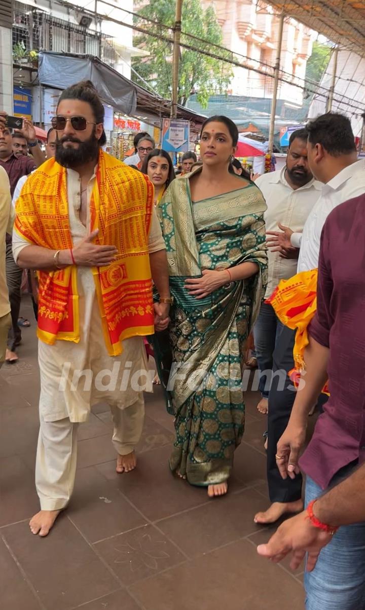 Ranveer Singh and Deepika Padukone snapped at Siddhivinayak Temple 