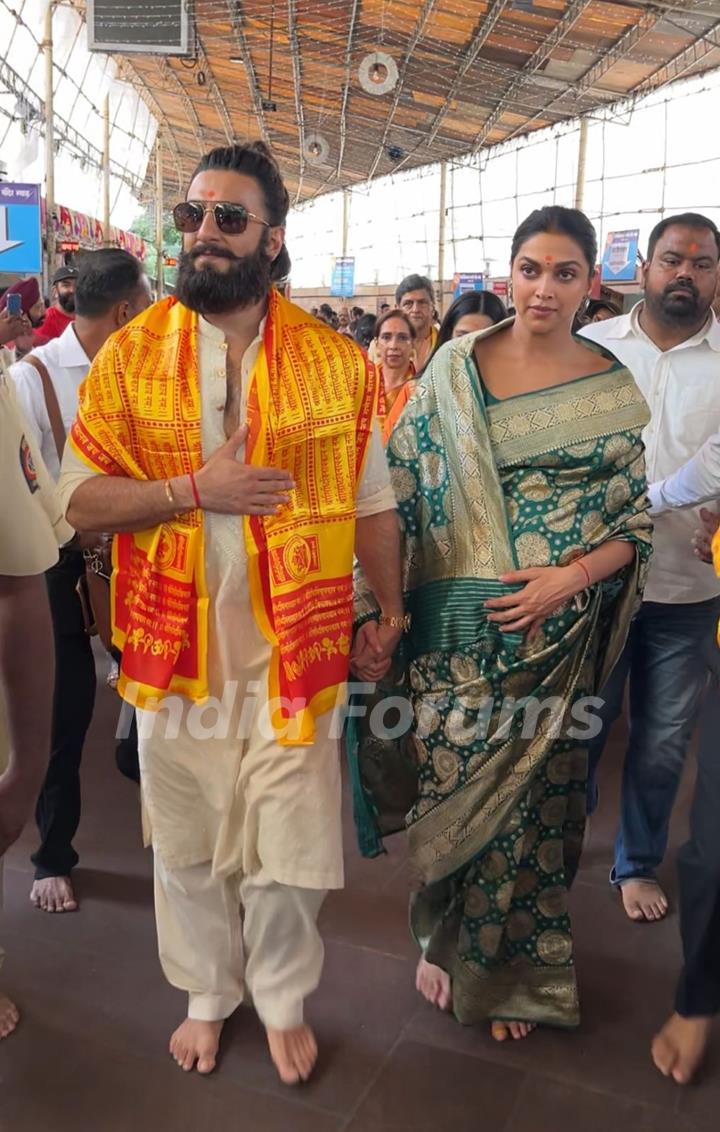 Ranveer Singh and Deepika Padukone snapped at Siddhivinayak Temple 