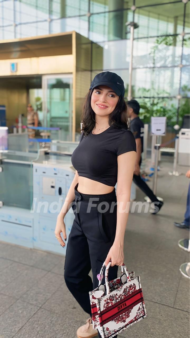 Divya Khossla celebs snapped at the airport