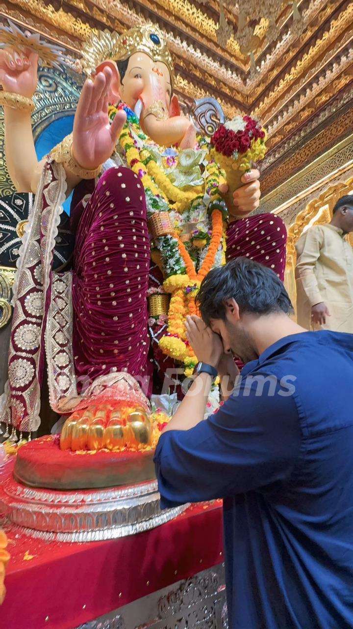 Kartik Aaryan snapped at Lalbhaug cha Raja