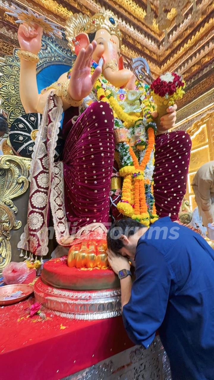 Kartik Aaryan snapped at Lalbhaug cha Raja