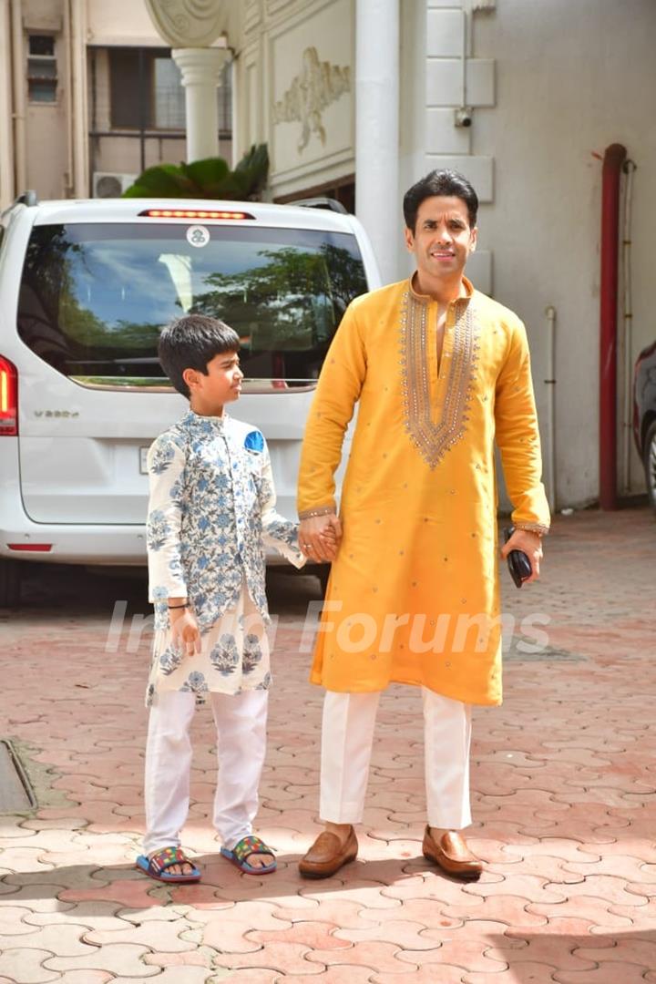 Tusshar Kapoor outside Shilpa Shetty's residence for Ganapati Darshan