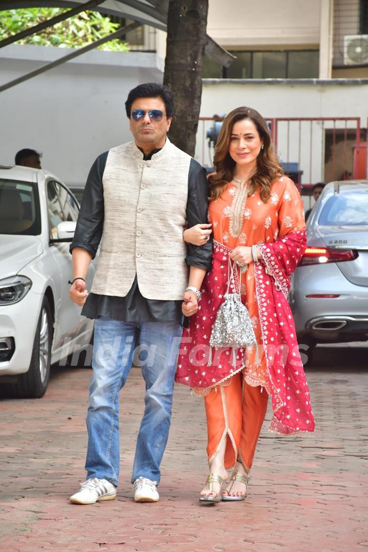 Samir Soni and Neelam Kothari outside Shilpa Shetty's residence for Ganapati Darshan