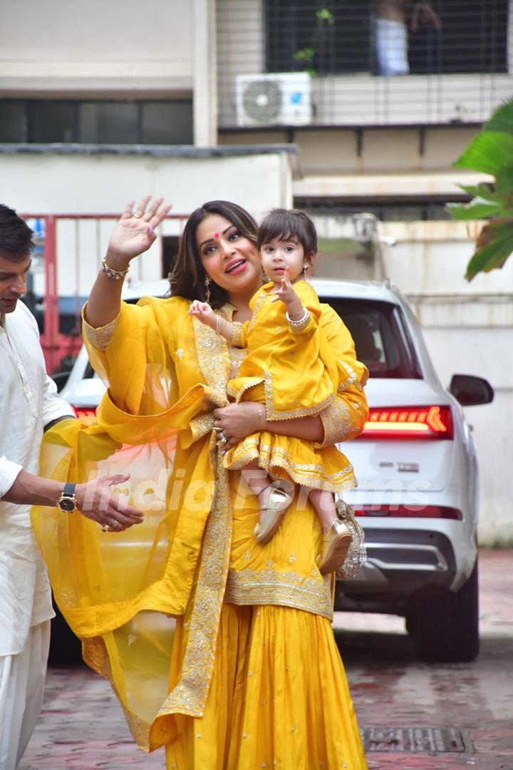 Bipasha Basu and Devi Basu Singh Grover outside Shilpa Shetty's residence for Ganapati Darshan