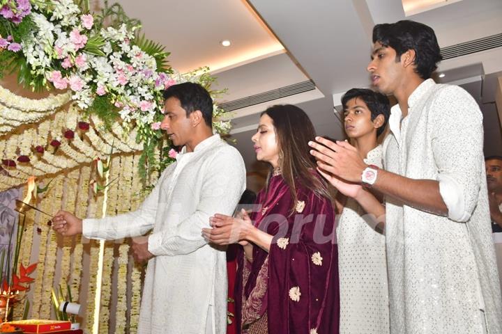 Sonu Sood snapped celebrating Ganesh Chaturthi at his home